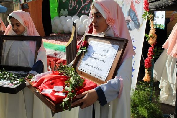 مراسم نمادین آیین بازگشایی مدارس در دبیرستان شاهد خیر سجادیه 