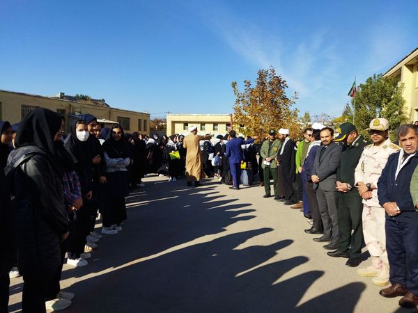 اعزام ۷۴ دانش‌آموز دختر از شهرستان به مناطق جنوب