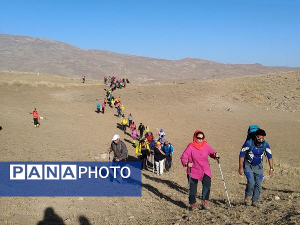 صعود هیات کوهنوردی خراسان شمالی به قله بابا سبز فاروج 