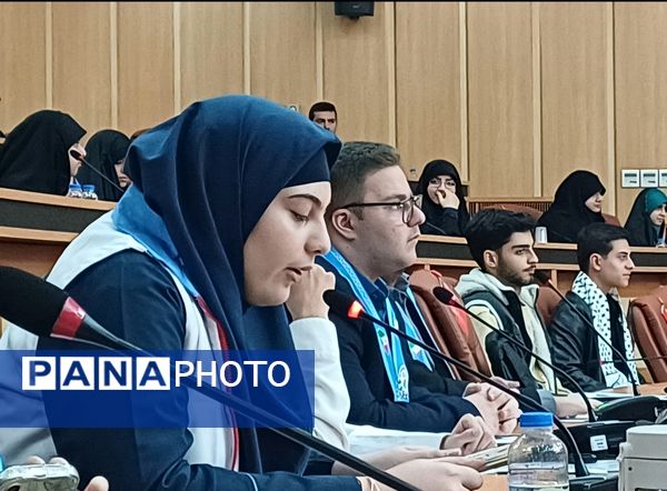 دیدار صمیمی تشکل های دانش آموزی با استاندار گیلان