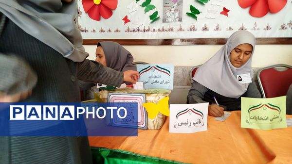 دانش‌آموزان دبیرستان گوهرشاد؛ پیشگامان مشارکت و مسئولیت‌پذیری