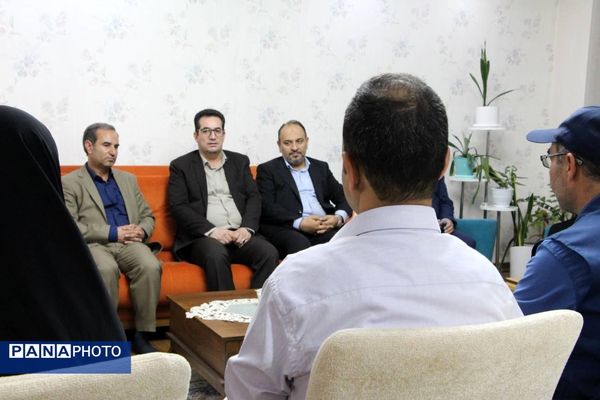 دیدار معاون پرورشی و فرهنگی وزیر آموزش و پرورش با خانواده معلم شهید عبدالله برزگر 