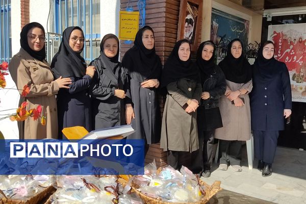 گرامیداشت روز دانش‌آموز در دبیرستان فرزانگان قائمشهر