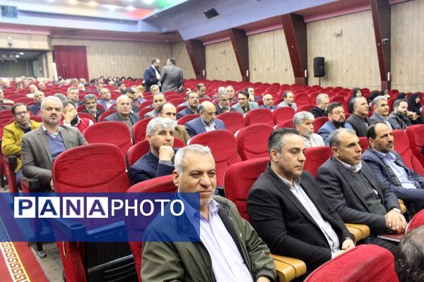 خلاقیت و بهره‌گیری از دانش روز در مدیریت مدارس ضروریست
