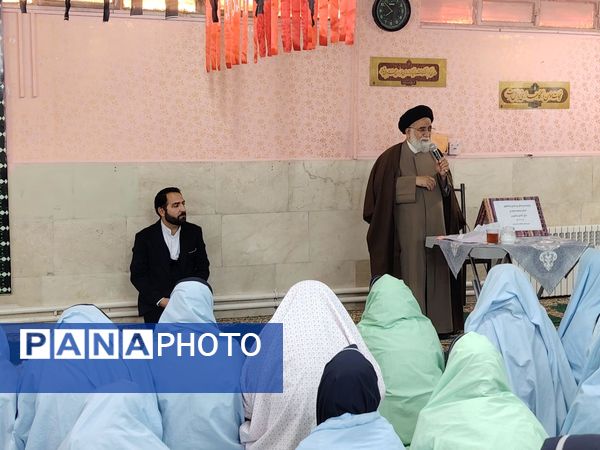 جلسه پرسش و پاسخ با امام جمعه شهرستان نیشابور در دبیرستان شاهد قدسیان 