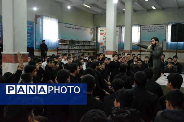 هم‌نوایی دانش‌آموزان مدرسه شهدای علم و فناوری در سوگ حضرت زهرا(س)