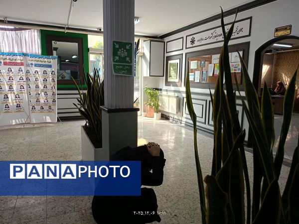 بیست وهفتمین مانور سراسری زلزله وایمنی در دبیرستان فرزانگان ۴ ناحیه یک