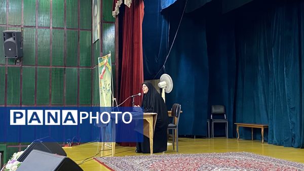 اولین کارگاه از سلسله کارگاه‌های دوره توانمندسازی مربیان پرورشی ناحیه 2 یزد
