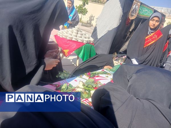 مراسم تشییع شهید گمنام در دبیرستان فرزانگان میناب