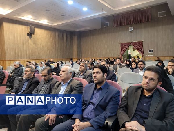 جلسه روسای انجمن مدارس ناحیه سه در دبستان مصلی‌نژاد حضرت زینب(س) 