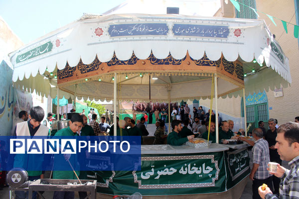 جلوه‌هایی از همدلی گروه‌های مردمی در برپایی یادواره شهدای روستای فردو