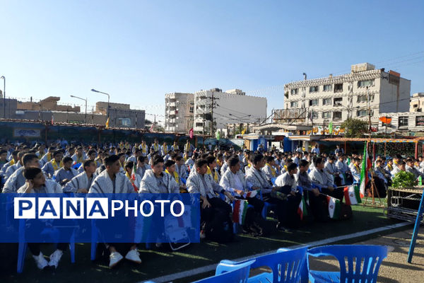 نواختن زنگ مهر در مدرسه هیات امنایی رازی ناحیه ۴ شیراز 