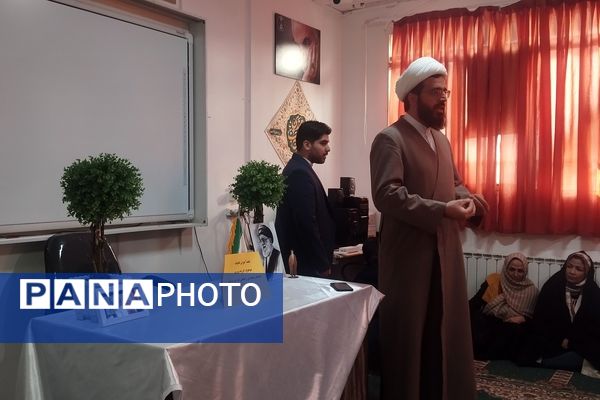 جلسه آموزش فرزند پروری برای والدین در مدرسه دخترانه مهندس رحمانی فرد ناحیه یک مشهد 