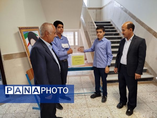 انتخابات شورای دانش‌آموزی در آموزشگاه نمونه شهرستان خلیل آباد
