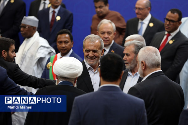 ورود مهمانان مراسم تحلیف رئیس‌جمهوری به مجلس شورای اسلامی 