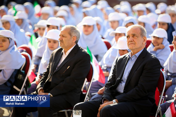 نواختن زنگ آغاز سال تحصیلی با حضور رئیس جمهوری