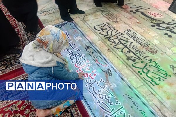 حضور دانش‌آموزان و فرهنگیان ناحیه دو شهرری در نماز جمعه 