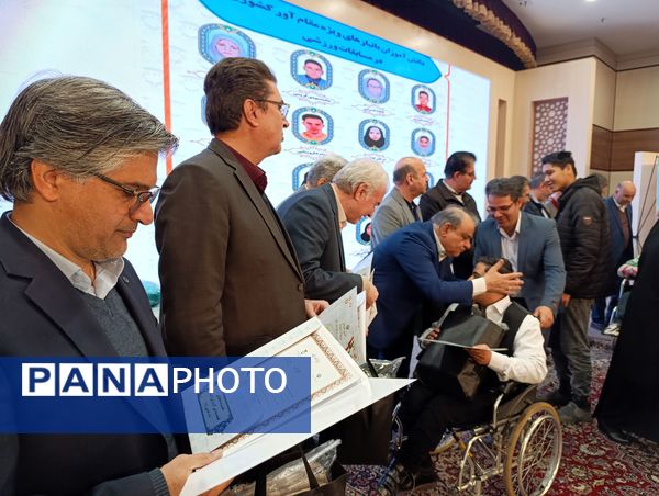  تقدیر از ۲۶۲ دانش‌آموز مقام‌آور با نیازهای ویژه در مشهد