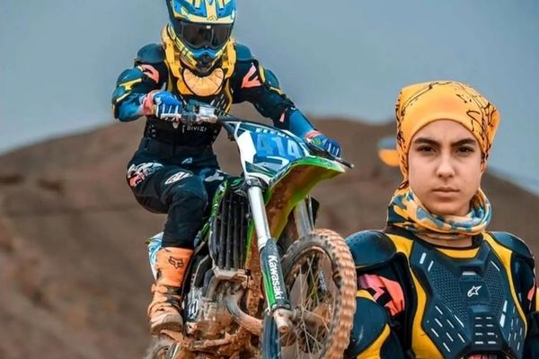 بهبود نسبی سطح هوشیاری دختر موتورسوار؛ تلاش پزشکان ادامه دارد