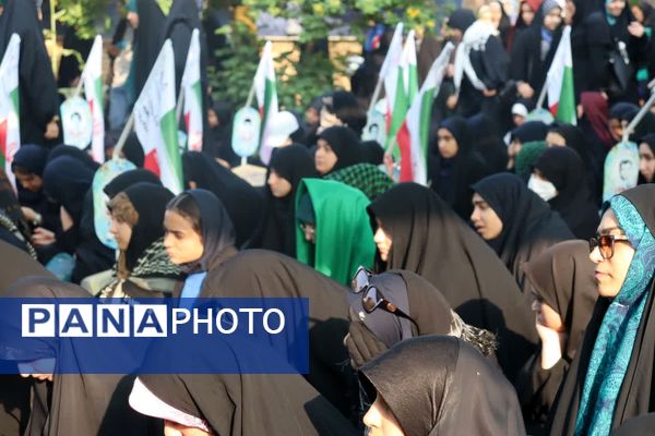 دانش‌آموزان کوهدشتی در یادمان شهدای هویزه