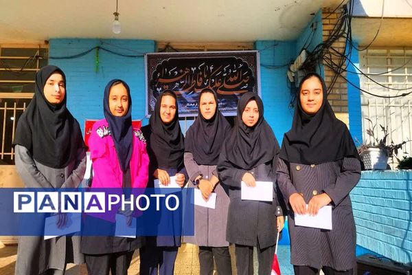 نواختن زنگ مدرسه عشق به‌مناسبت گرامیداشت هفته بسیج در شهرستان باشت