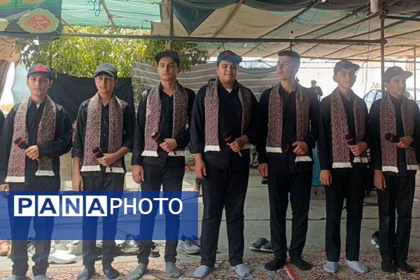 بدرقه پرشور زائران کربلا با نوای گروه سرود نسیم صبا در موکب ابوالفضل (ع)