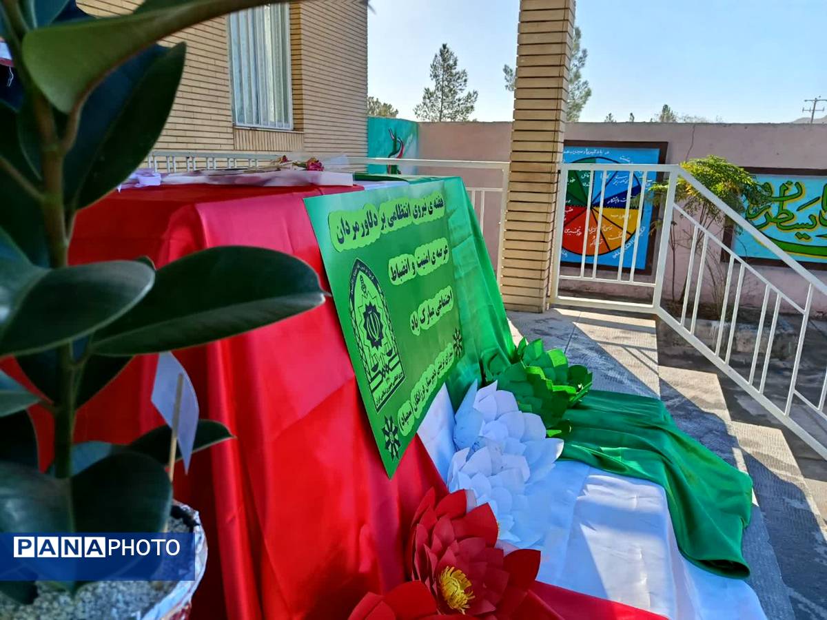 گرامیداشت هفته نیروی انتظامی در دبیرستان فرزانگان خواف 