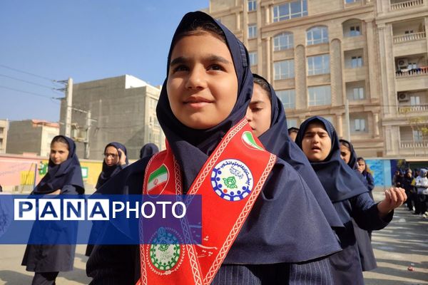 شور وشوق دانش‌آموزان در برنامه صبحگاهی مدرسه مریم بهارستان دو