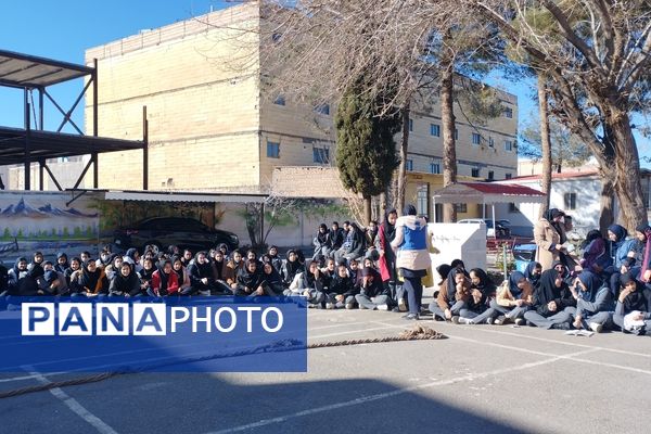 آیین نواختن زنگ انقلاب در دبیرستان حضرت معصومه(س) شهرستان خلیل‌آباد 