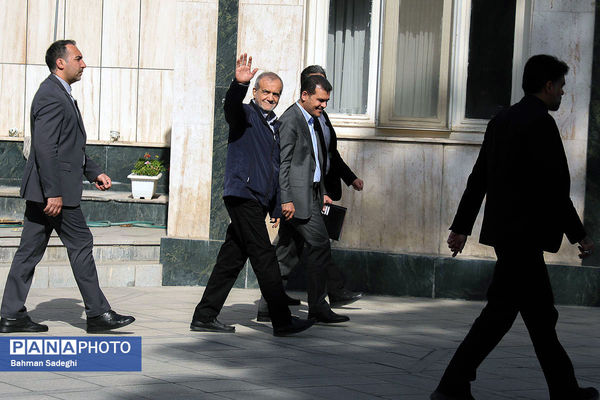 حاشیه جلسه هیات دولت - ۱۴ آبان