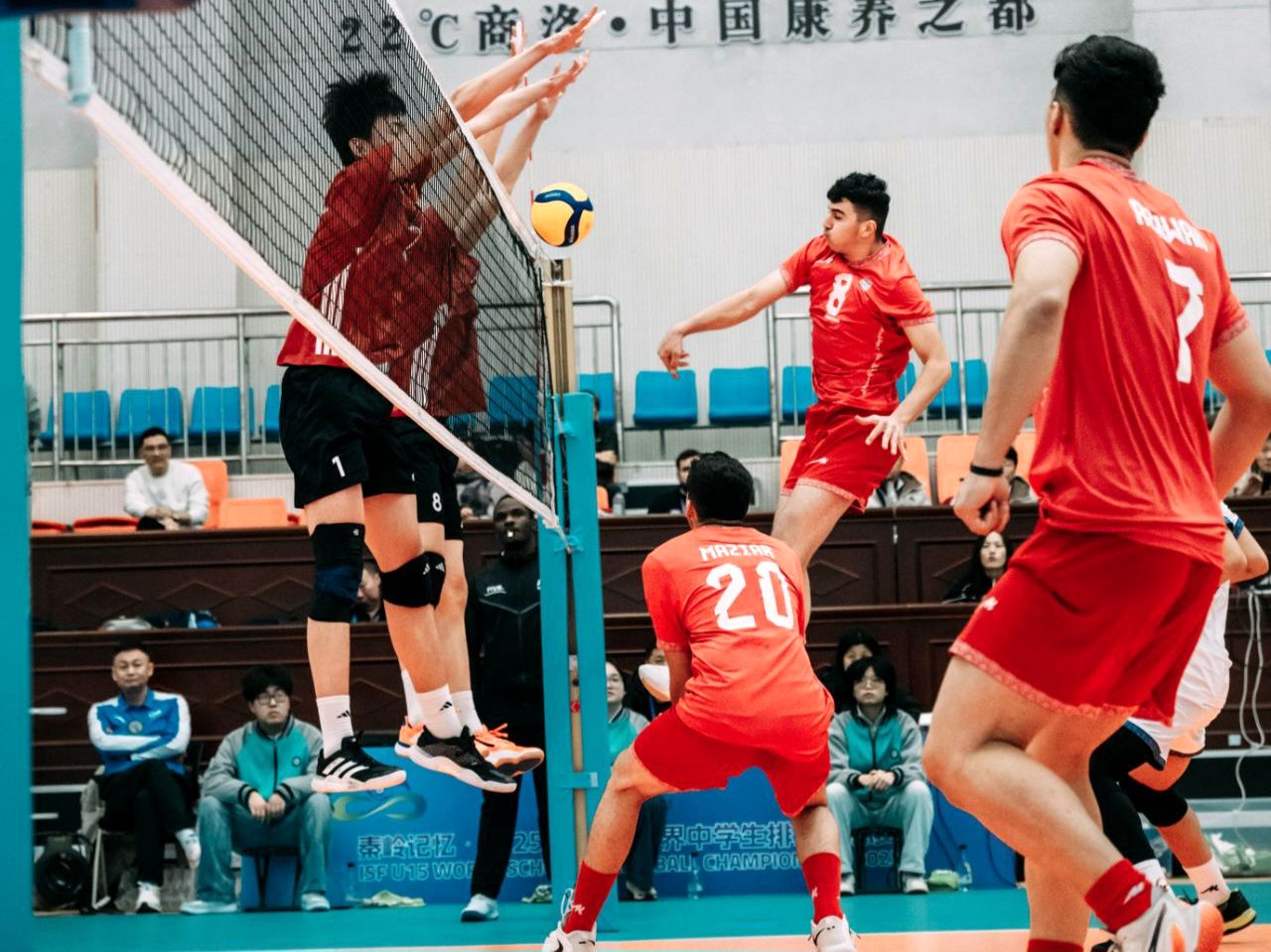 پسران ایران در فینال به مصاف چین تایپه می‌روند/ دانش‌آموزان ایران در اندیشه نشان طلای والیبال جهان