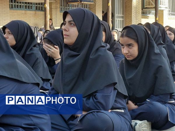 امنیت از کلاس تا خیابان؛ پلیس در جمع دانش‌آموزان بهادری