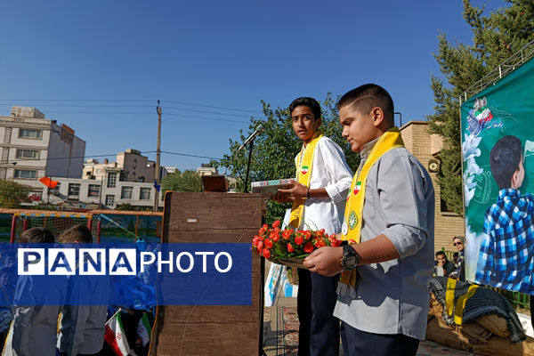 نواختن زنگ مهر در مدرسه هیات امنایی رازی ناحیه ۴ شیراز 