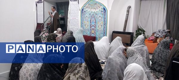 بانوان فدافن  زمزمه‌های ایمان در خلوت نورانی اعتکاف مسجد جامع