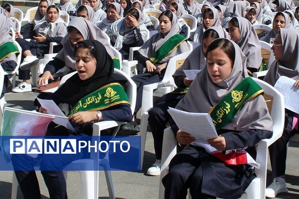 اولین جشن جوانه‌ها در مدرسه نشاط بهارستان‌2