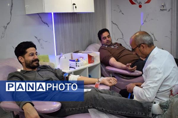 بازدید مدیر آموزش و پرورش بهاباد از پایگاه انتقال خون در بیمارستان حکیم بهابادی