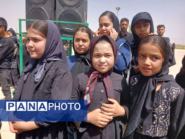 حضور پررنگ کودکان و نوجوانان روستای نقاب در همایش بزرگ عاشورای حسینی