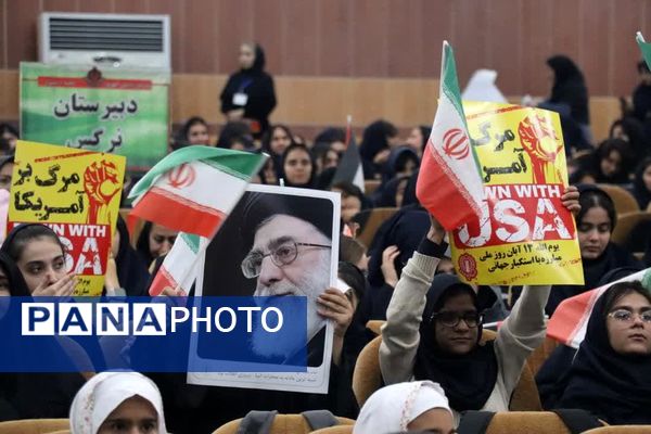 تجمع دانش‌آموزان آموزشگاه‌های شمال غرب شیراز در روز دانش‌آموز