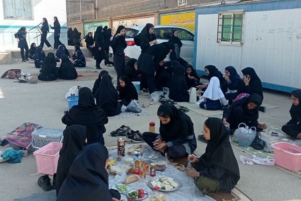برپایی سفره سلامت در مدرسه فردوس لردگان