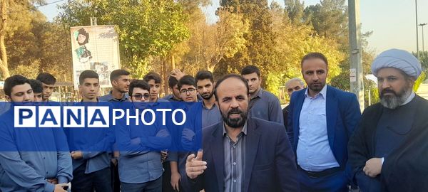 برگزاری مراسم سالروز شهادت شهید حسین فهمیده و آغاز هفته نوجوان و بسیج دانشآموزی در گلزار شهدای تهران