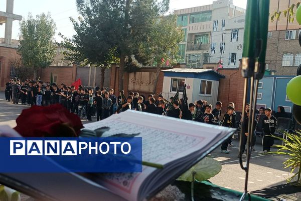 طنین نوای عشق و عزا؛ مراسم عزاداری دهه دوم فاطمیه در مدارس بهارستان‌دو