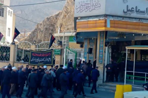مراسم پیاده روی از مسجد موسی بن جعفر تا امام زاده اسماعیل درشهرستان فیروزکوه