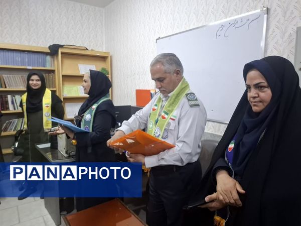 بازدید مدرسان کشوری سازمان دانش‌آموزی از دبیرستان تمام تشکیلاتی عفت