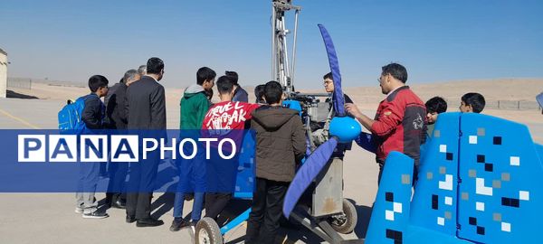 بازدید دانش‌آموزان دبیرستان شهید صدوقی از مرکز هوانوردی پردیس