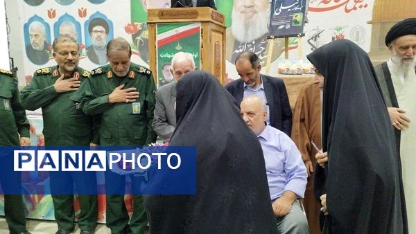 مراسم اولین سالگرد شهادت  سید حسن نصرالله، شهید حاج عباس نیلفروشان و سید هاشم صفی الدین در گلستان شهدا اصفهان 