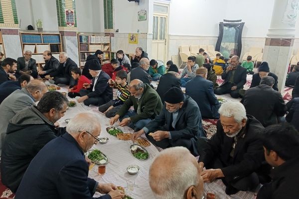 سفره های افطار ساده در کاشمر