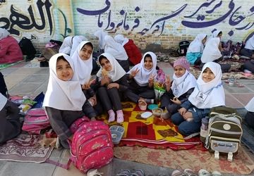 یک روز متفاوت با طعم دوستی و لبخند در آموزشگاه شهیدان محسنی فر میبد 