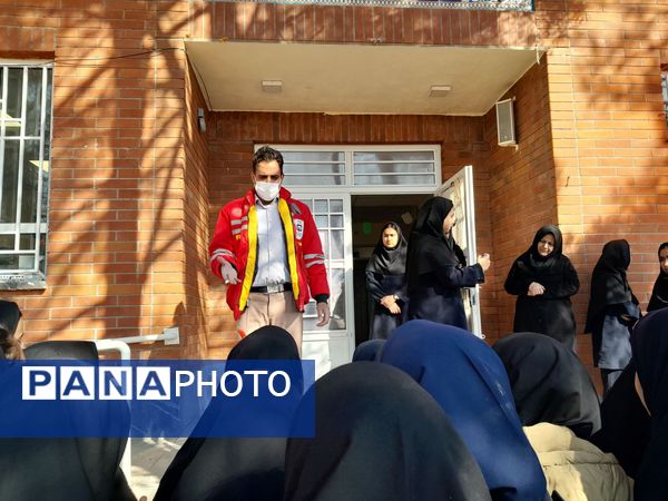 آموزش اطفای حریق و ایمنی به دانش آموزان دبیرستان مادرمهربان خلیل آباد