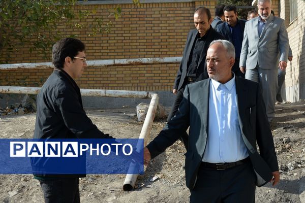 بازدید مدیران‌کل آموزش و پرورش و سازمان نوسازی مدارس استان تهران از زمین چمن روستای اورین