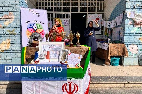 قدرت،هیجان و مهارت در نمایش کاراته کاران دبیرستان رضوان در افتتاحیه المپیاد ورزشی